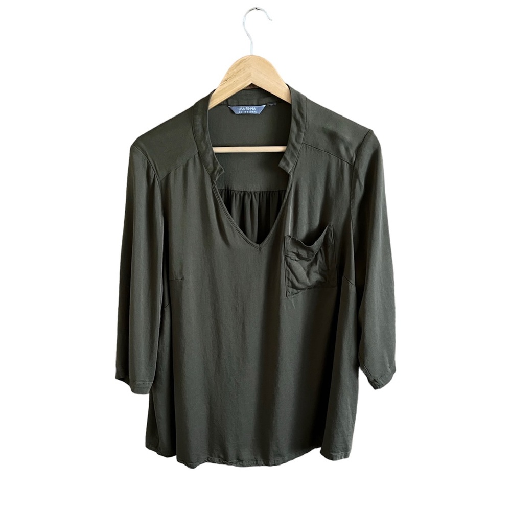 Lisa Rinna woman’s green blouse. Easy flowing, comfortable. V neck, pleated back